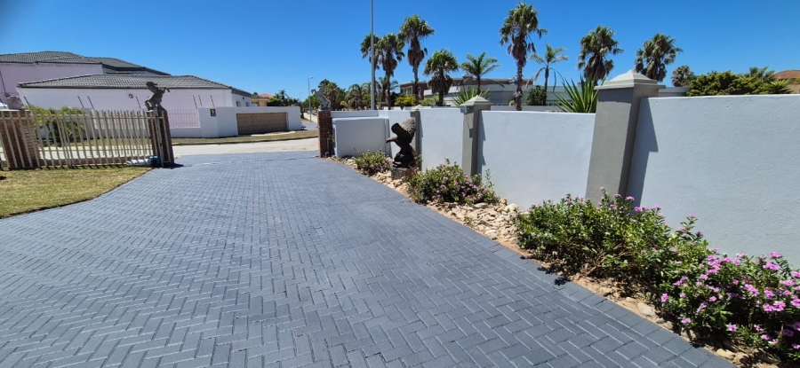 4 Bedroom Property for Sale in Summerstrand Eastern Cape